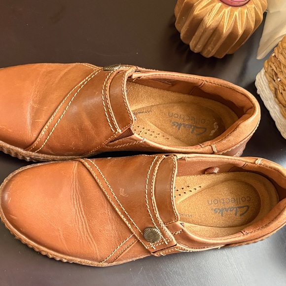 Clarks Tan Leather Casual Loafers - Picture 2 of 3